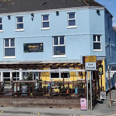 Hoopers Sandy Beach Guest Rooms Swansea Exterior photo
