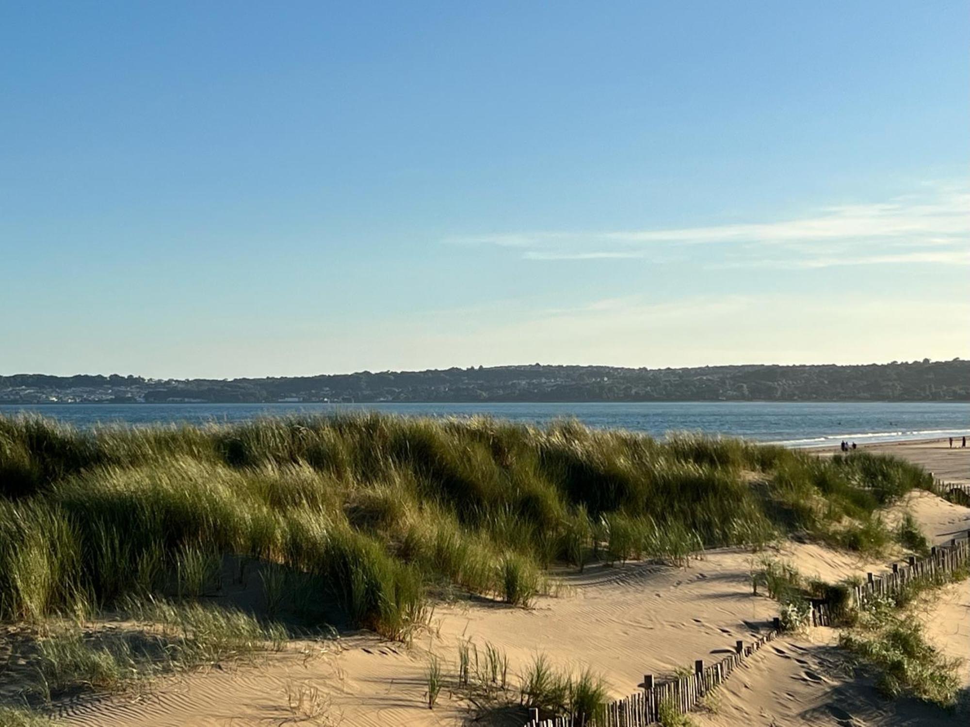 Hoopers Sandy Beach Guest Rooms Swansea Exterior photo