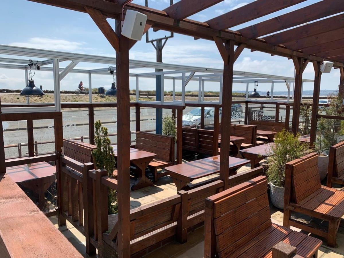 Hoopers Sandy Beach Guest Rooms Swansea Exterior photo