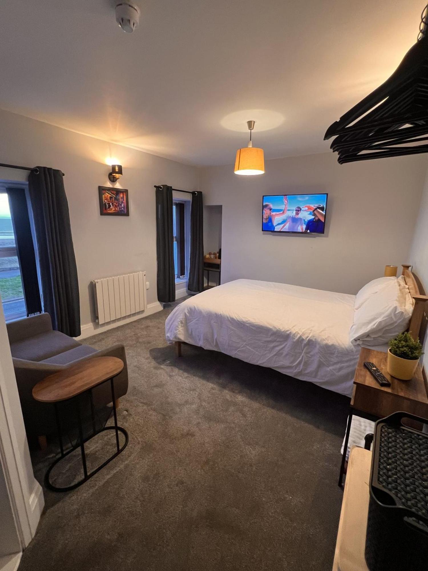 Hoopers Sandy Beach Guest Rooms Swansea Exterior photo